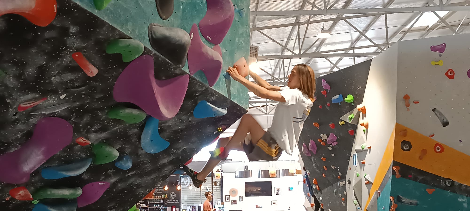 Axel Charles se jouant des lois de la gravité